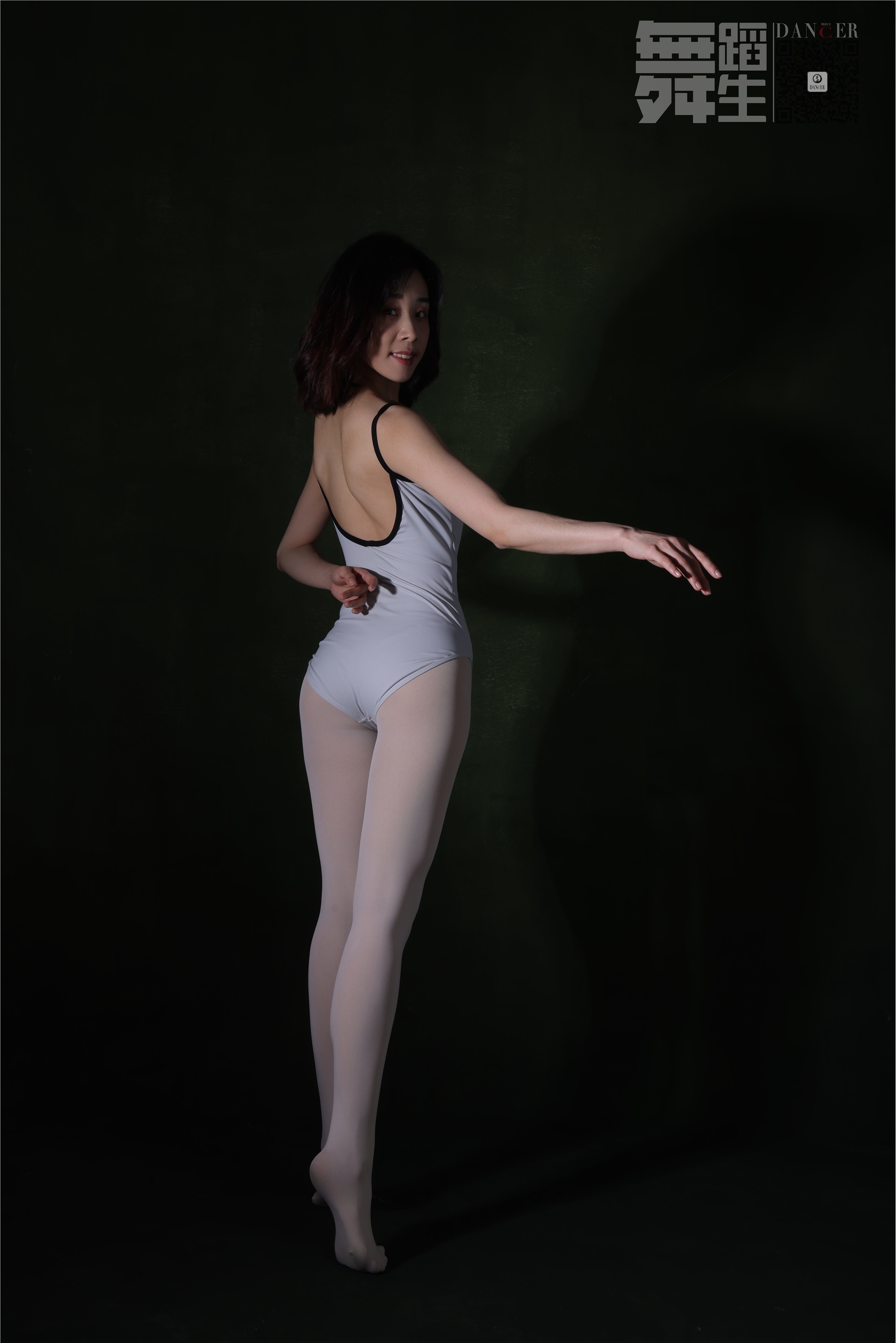 GALLI嘉丽 舞蹈生日记 105 - 黑与白 佚名